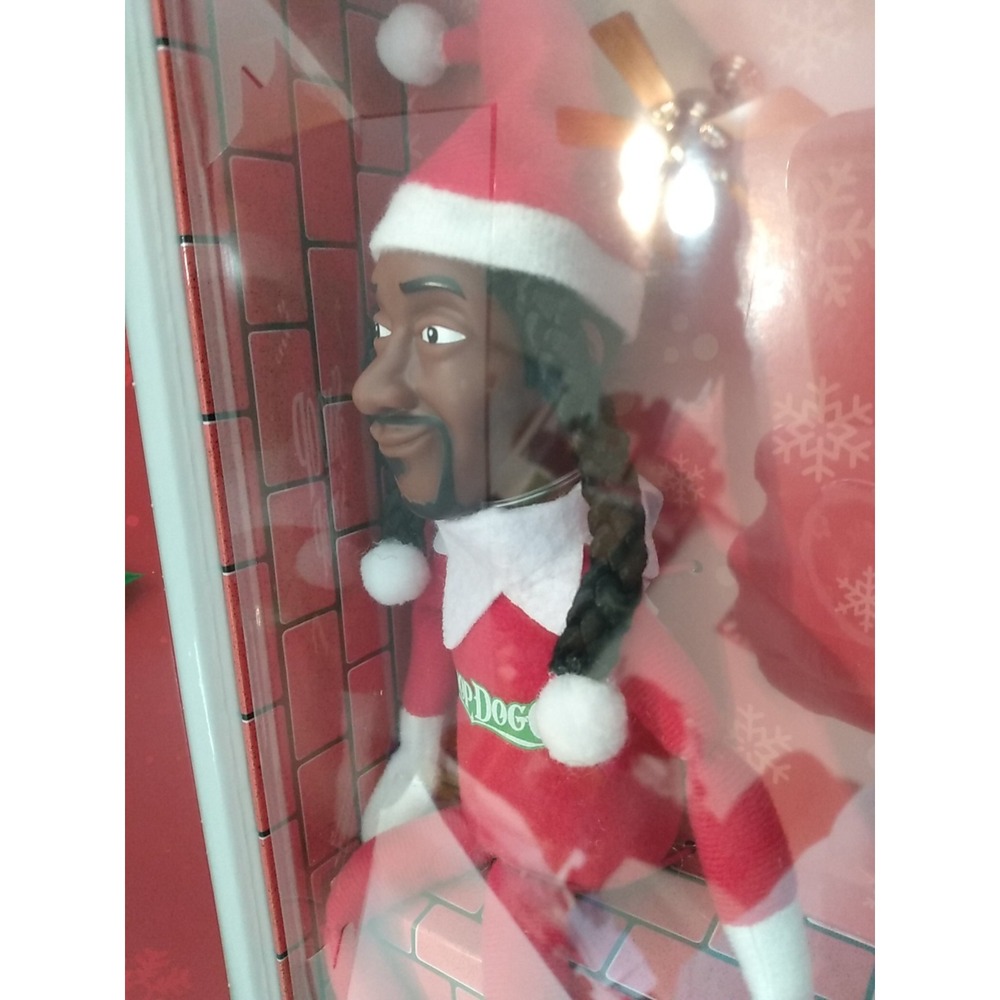 2024 Edition Snoop on the Stoop A Hood Tradition Red Plush Figurine NEW